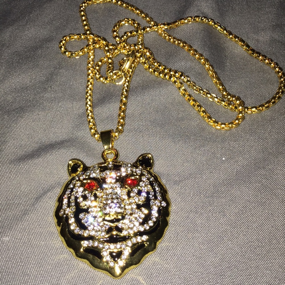 Tiger head pendant necklace